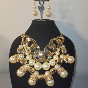Gold toned Pearl necklace set